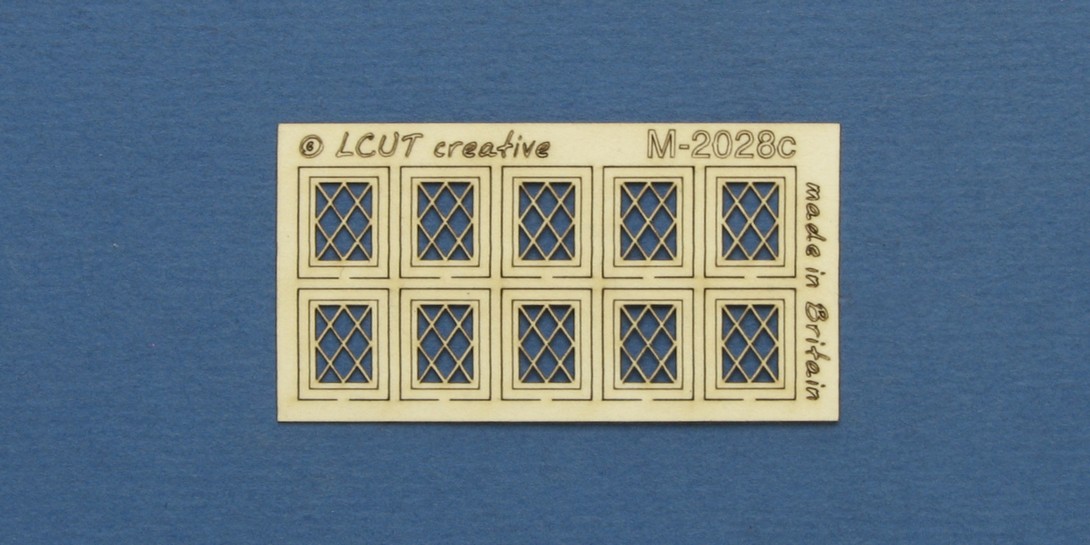 M 20-28c N gauge kit of 10 casement windows with lattice - square top Kit of 10 casement windows with lattice. Made from 0.35mm paper.
